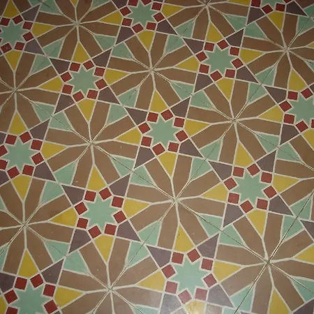 Maison Du Cloitre D'elne * Эльн