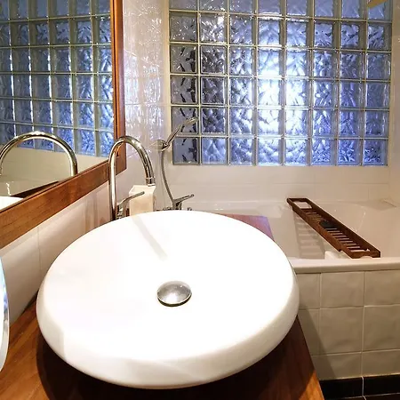 Maison Du Cloitre D'elne Эльн